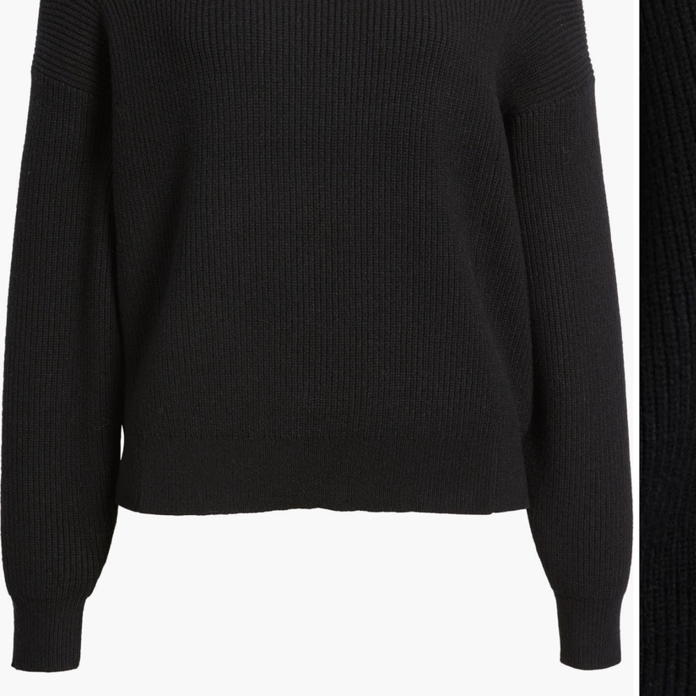 GENTLY WORN - Black Crew Neck Sweater with Ribbed Cuffs